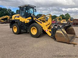 Komatsu WA200-8E0