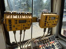 Liebherr PR 712 L Planierraupe mit Steuerung