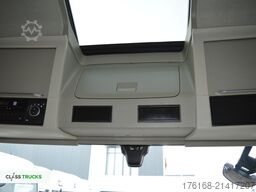 VOLVO FH 460 Globetrotter XL i-Save SideSkirts