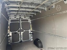 VW Crafter Kasten 35 L4H3 NAV RFK äden