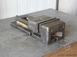 unbekannt Spannweite  237 mm