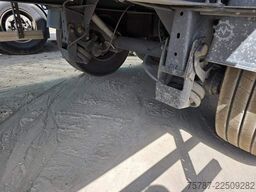 WIELTON ca 49 cbm Getreidekipper Unfall mit Kornschieber