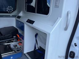 Opel Vivaro **AMBULANCE-RETTUNGSWAGEN**