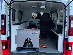 Opel Vivaro **AMBULANCE-RETTUNGSWAGEN**