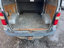 Toyota Hiace 4WD. Lots of rust. 6 seats!