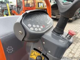 Hamm HD12VV Tandemwalze mit Streuer