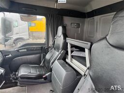 MAN TGL 12.210 4x2 box truck with full side opening