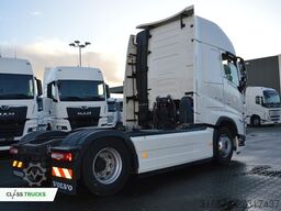 VOLVO FH 460 Globetrotter XL i-Save SideSkirts