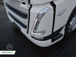 VOLVO FH 460 Globetrotter XL i-Save SideSkirts