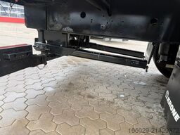 KRONE Planenauflieger mit Staplerhalterung