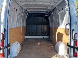 RENAULT Master 2.3 DCi L3H2 140
