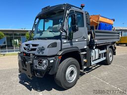 Mercedes-Benz Unimog U535 mit Schmidt S30 Streuer