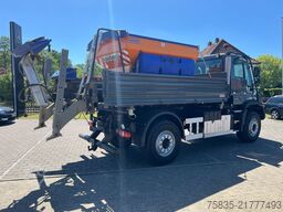 Mercedes-Benz Unimog U535 mit Schmidt S30 Streuer