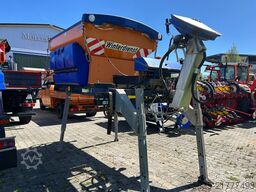 Mercedes-Benz Unimog U535 mit Schmidt S30 Streuer