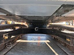 Hitachi ZX220LC (Abu Dhabi)