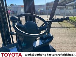 Toyota 02-8 FGF 25, Waage