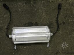 Kaufel mit Batterien und Ladegerät