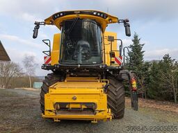 New Holland CR 8.90