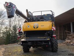New Holland CR 8.90