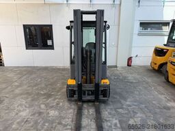 Jungheinrich EFG 320 / Halbkabine / 2194 Std.