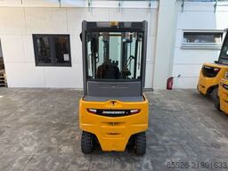 Jungheinrich EFG 320 / Halbkabine / 2194 Std.