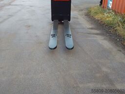 Toyota LWE200 // Elektro // 2350 mm Gabeln