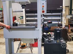 Hidrobrasil 40 T Richtpresse DW-40