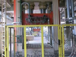 Caronno 650 Tonnen Viersäulenpresse