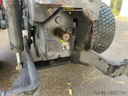 Kubota B2650 mit Frontlader und Schaufel