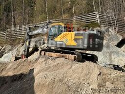 VOLVO EC 220 / SW + 2 Löffel