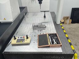 Mitutoyo Crysta Apex C 7106