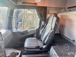 Mercedes-Benz Arocs 3253 tridem hook truck