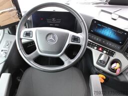 eActros 300 L Abrollkipper mit Haken