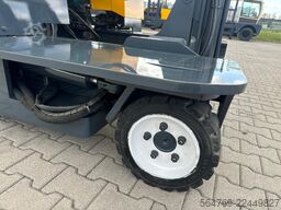 Combilift C2500 / Compact / Wide positioner