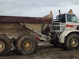 Caterpillar 735