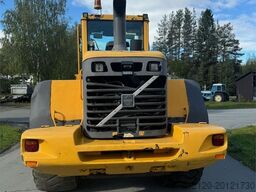 Volvo L110E Wheel Loader w/ Bucket