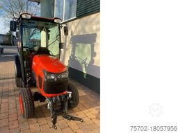 Kubota STW40 Allrad Schlepper und Bahnplaner