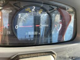 Kubota STW40 Allrad Schlepper und Bahnplaner