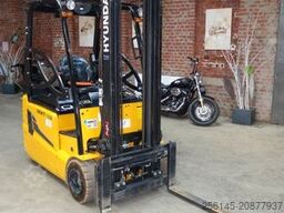 HYUNDAI 18BT-9U  UVV Neu  4,25m Hubh 1680kg Ladegerät