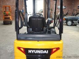 HYUNDAI 18BT-9U  UVV Neu  4,25m Hubh 1680kg Ladegerät