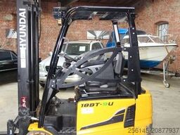 HYUNDAI 18BT-9U  UVV Neu  4,25m Hubh 1680kg Ladegerät