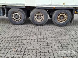 Schmitz Cargobull Tiefkühler Multitemp Doppelstock Trennwand