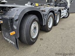 Volvo FMX 460 8x4*4 / HMF Z KRAAN + HYVA LIFT