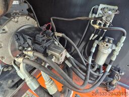 JLG 460SJ 4X4 / LOW MTH / 1 OWNER