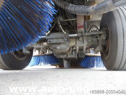 Dulevo 5000 Evolution mit Frontbesen 4-Rad-Lenk