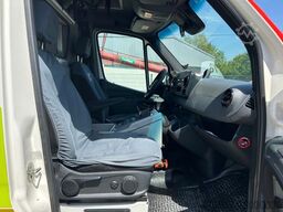 MERCEDES-BENZ Sprinter 519 / 4x4 / RTW / WAS / Trage