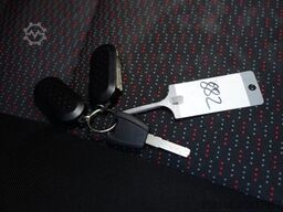 PEUGEOT Boxer Kasten L1 H1 Klima Kamera Tempo Tüv E6