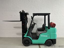 Mitsubishi FGC33NY | 3300kg | 4,42m | 1432h