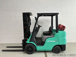Mitsubishi FGC33NY | 3300kg | 4,42m | 1432h