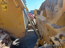 Komatsu D155A-6R (4 pcs available in Abu Dhabi)